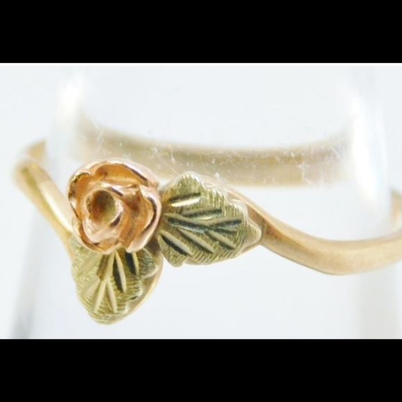 10K Yellow Gold Flower Ring Size 6 - Picture 2 of 8